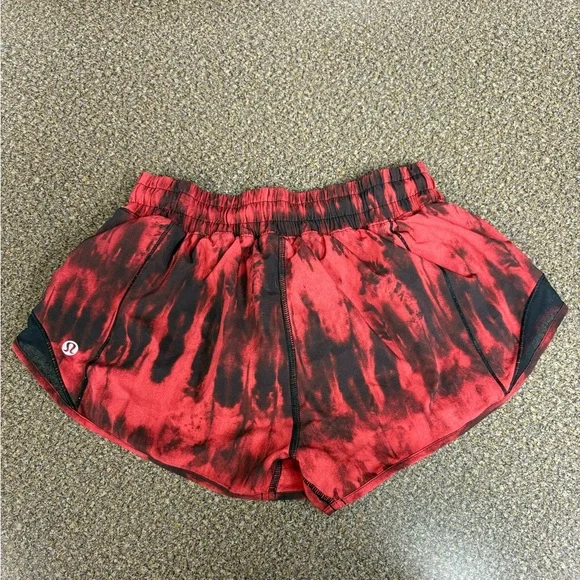 Lululemon Hotty Hot Shorts - Picture 2 of 4